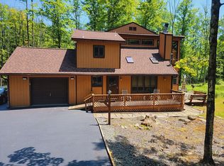 50 Parkwood Dr, Hamlin, PA 18427