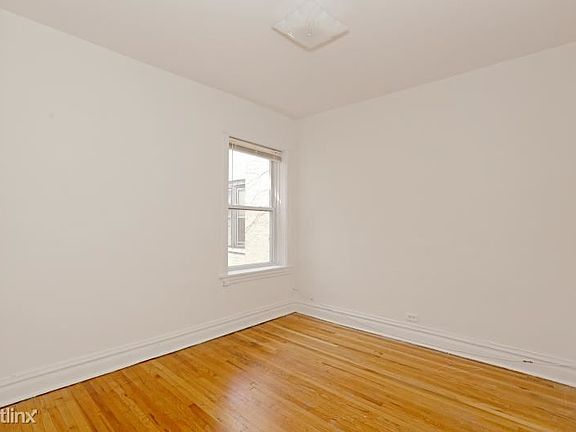 4th image of 3820 N Sheffield Ave #Unt3