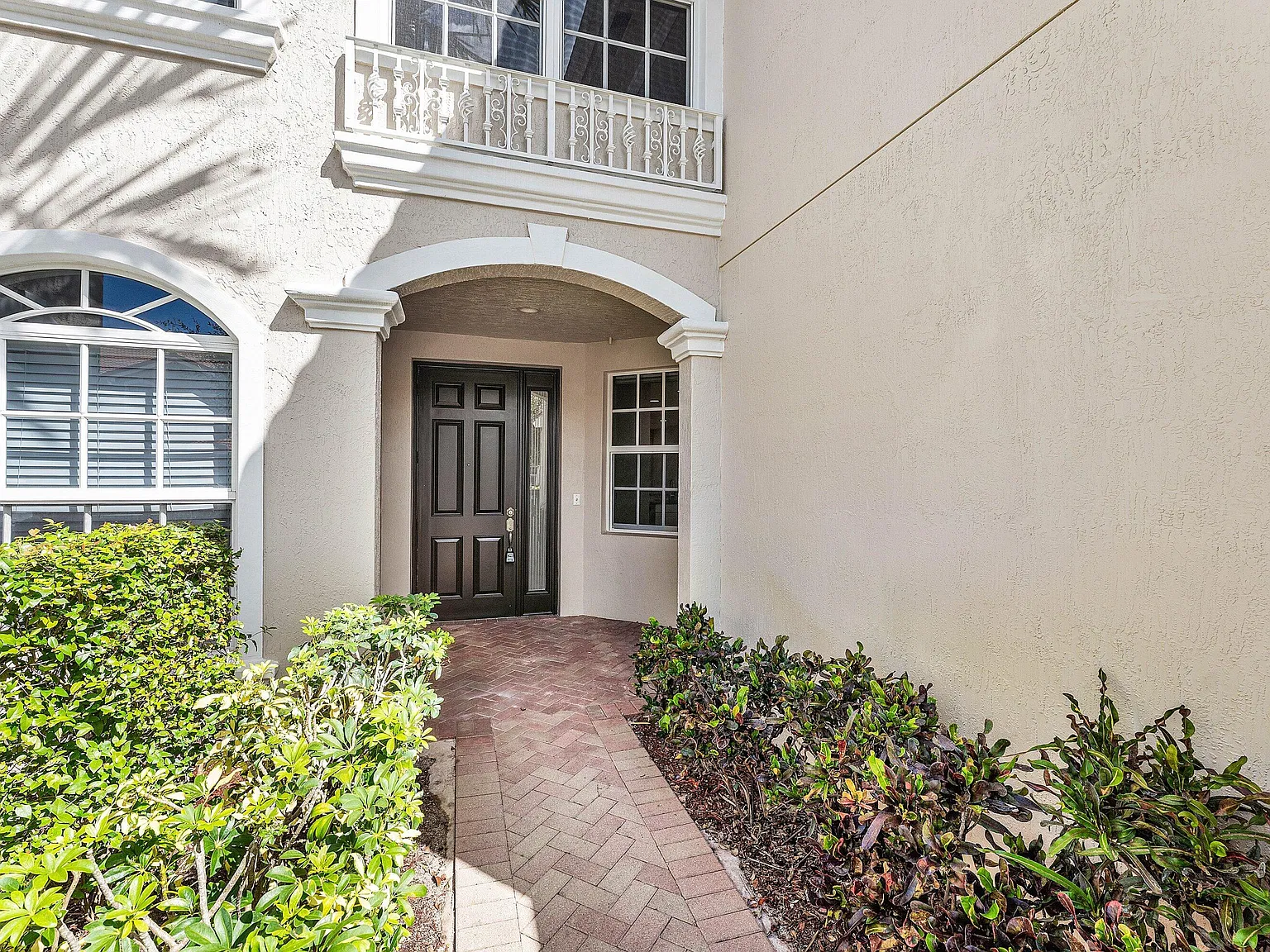 3 bed, 2.5 bath, 1779 sqft, $3,700 — Photo 3
