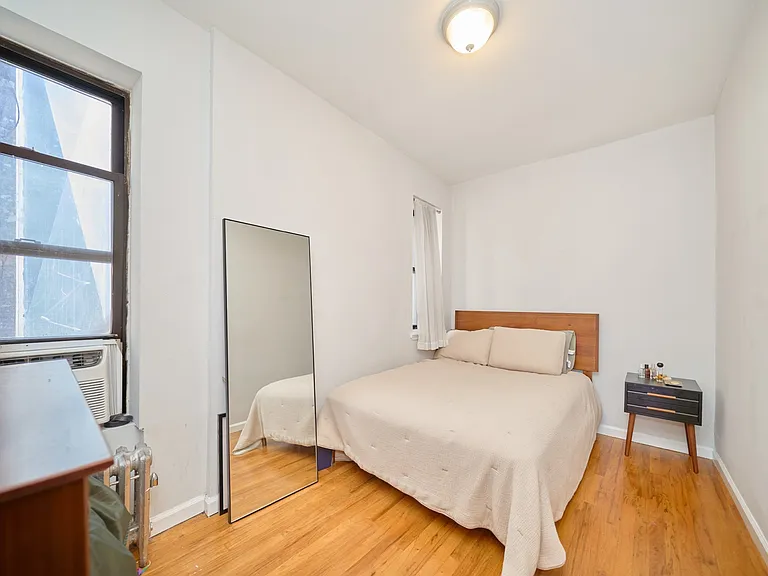 796 9th Ave #18 — Photo 3