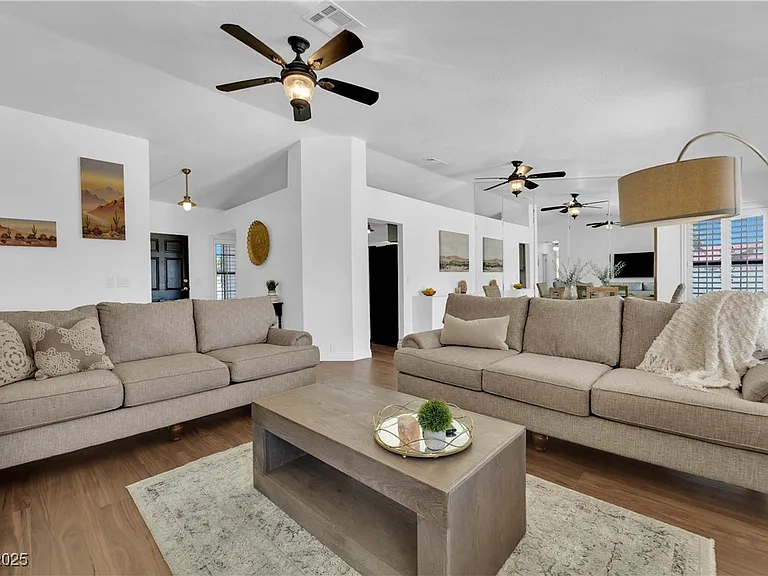 148 Triberg Ct — Photo 2
