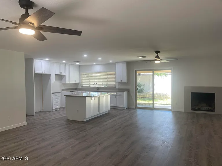 2920 E Michelle Dr — Photo 8