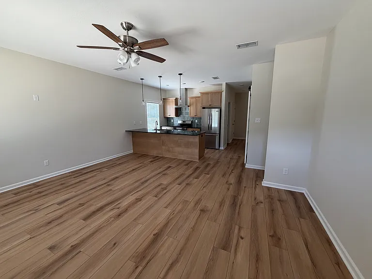 301 NE 2nd St #1 — Photo 3