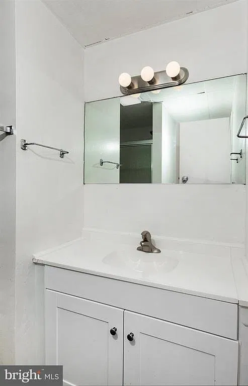 1 bed, 850 sqft, $1,100 — Photo 3