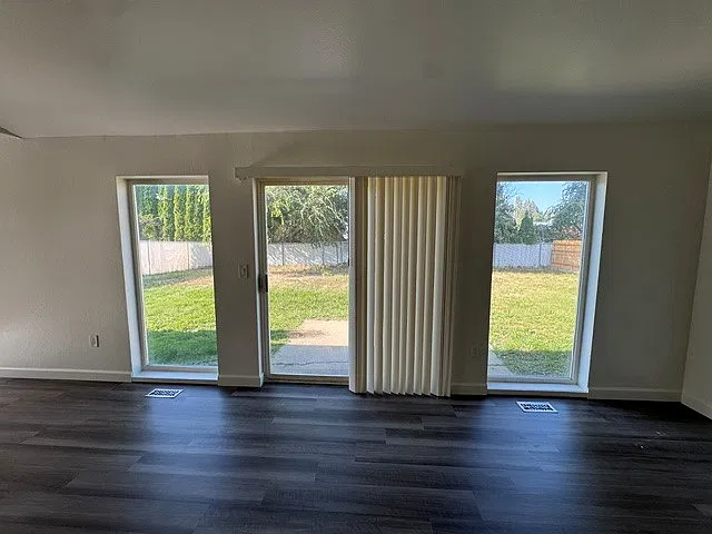 3 bed, 1400 sqft, $2,000 — Photo 4