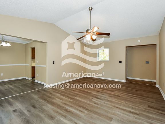 1421_004_living_room_13989121.jpg