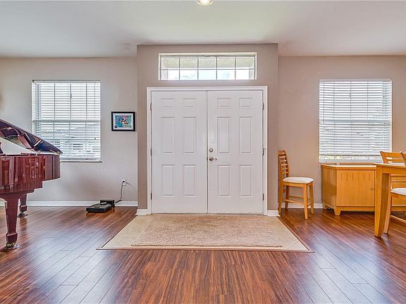 3rd image of 8162 Woodvine Cir
