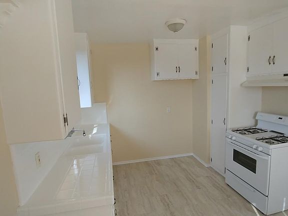 4th image of 13505 Saticoy St APT 6