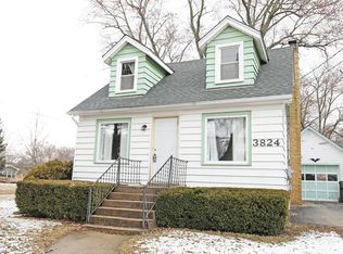 3824 Midway Dr, Island Lake, IL 60042