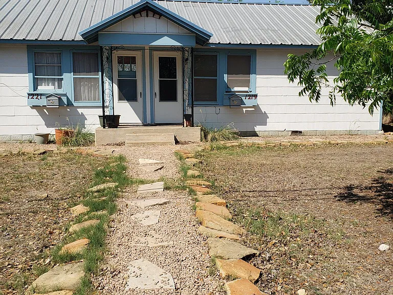 1219 Jefferson St — Photo 2