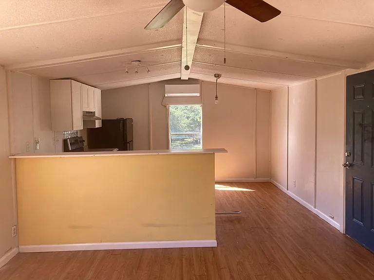1137 Montview St — Photo 4