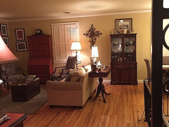 3rd image of 613 Brentlawn Ct