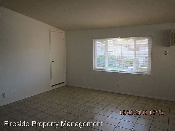 4th image of 621 Laura Dr APT D