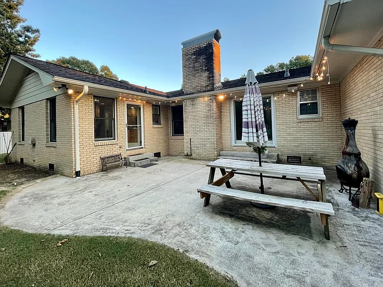 1011 Tascosa Dr SE — Photo 3