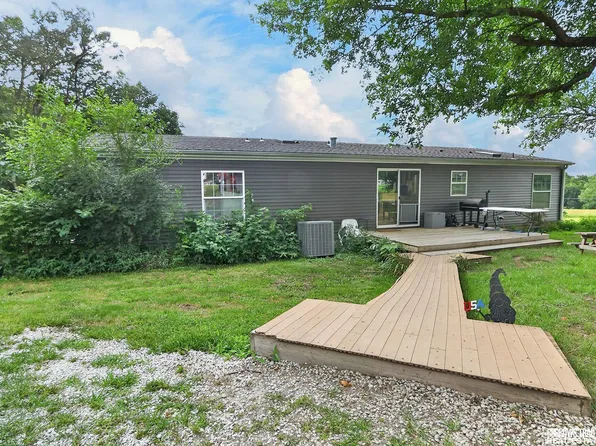836 L St, Pawnee City, NE 68420