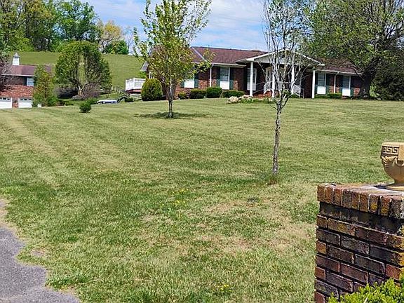 2nd image of 16471B Spring Valley Rd