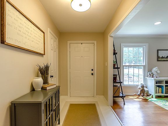 3rd image of 6519 Summerlin Pl