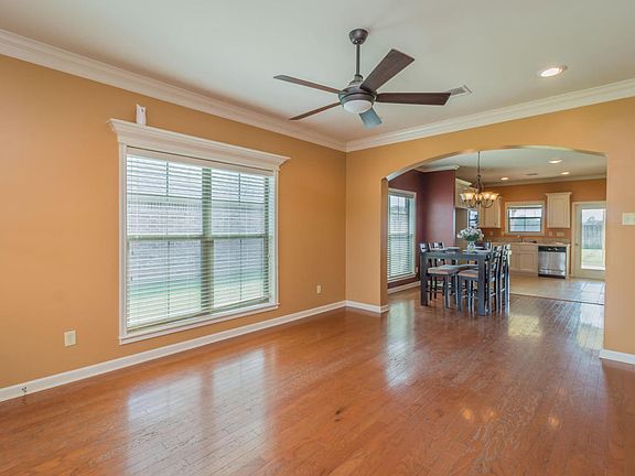 3rd image of 111 Legend Creek Dr