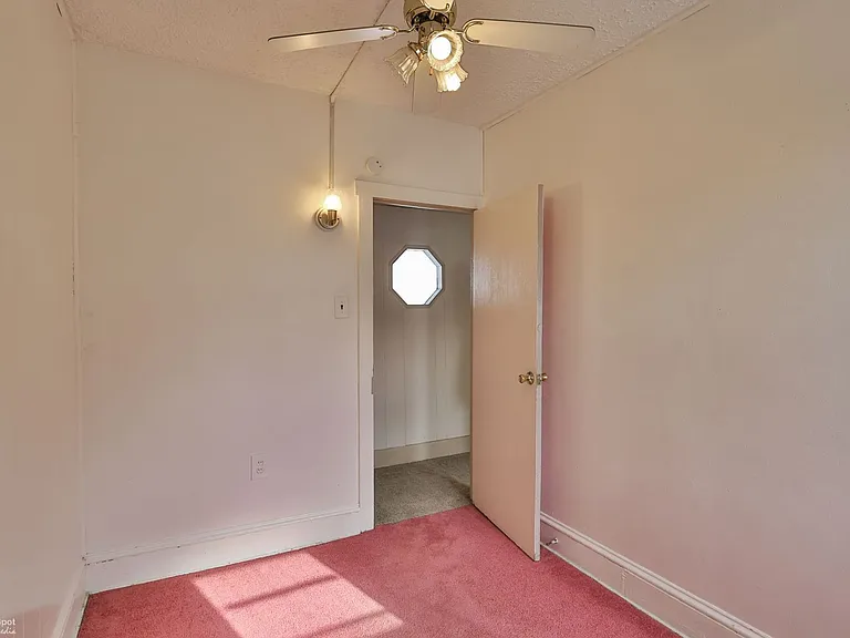 Catawissa St 50 W — Photo 18