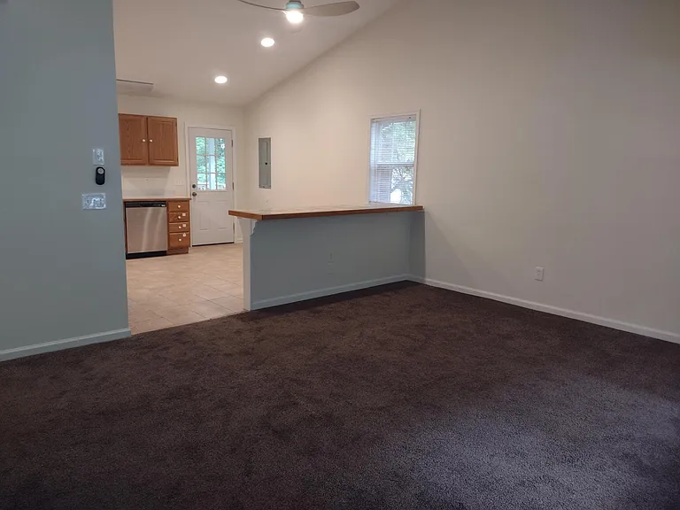 8 Nottingham Ln — Photo 3