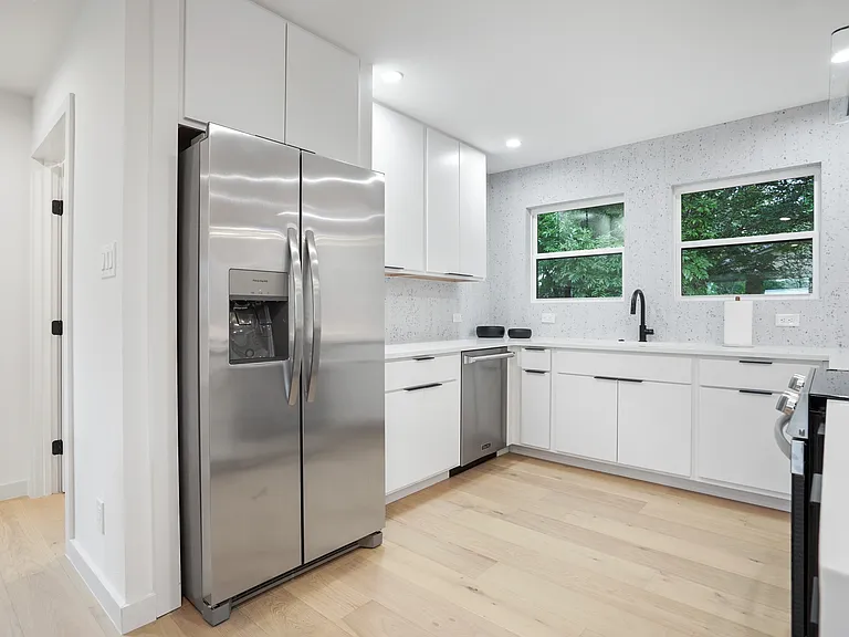 2304 Aldford Dr — Photo 10