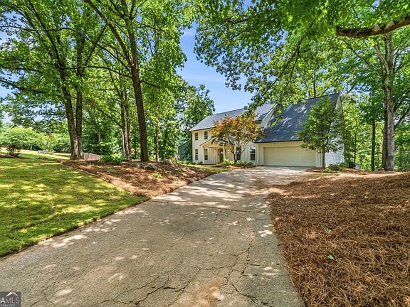 3rd image of 3112 Greenfield Dr