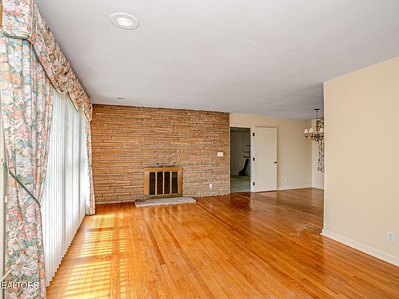5th image of 11021 Sonja Dr