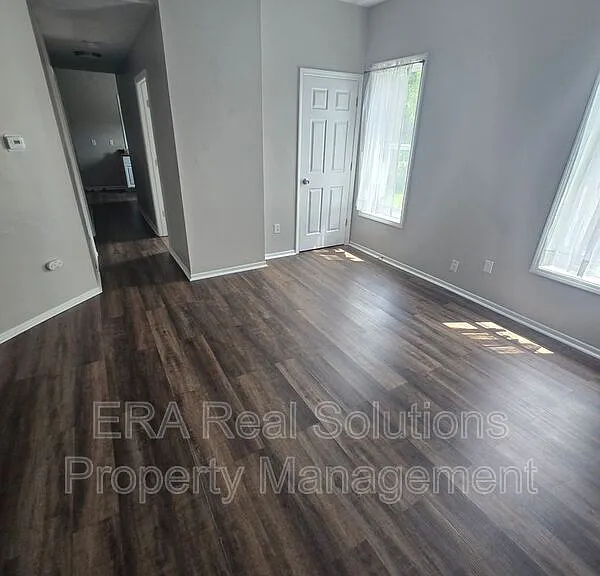 170 S Highland Ave — Photo 4