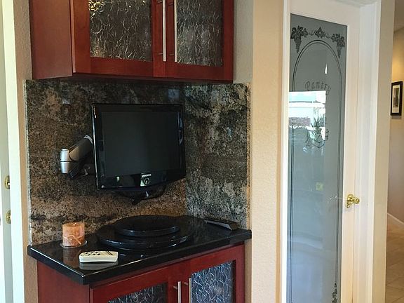 5th image of 807 Shoreside Dr