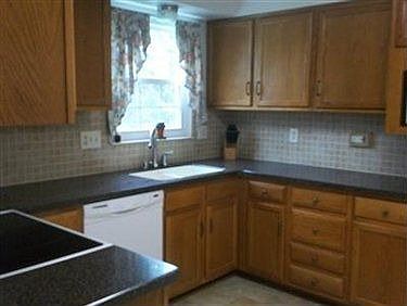 5th image of 70 Forest Hill Dr