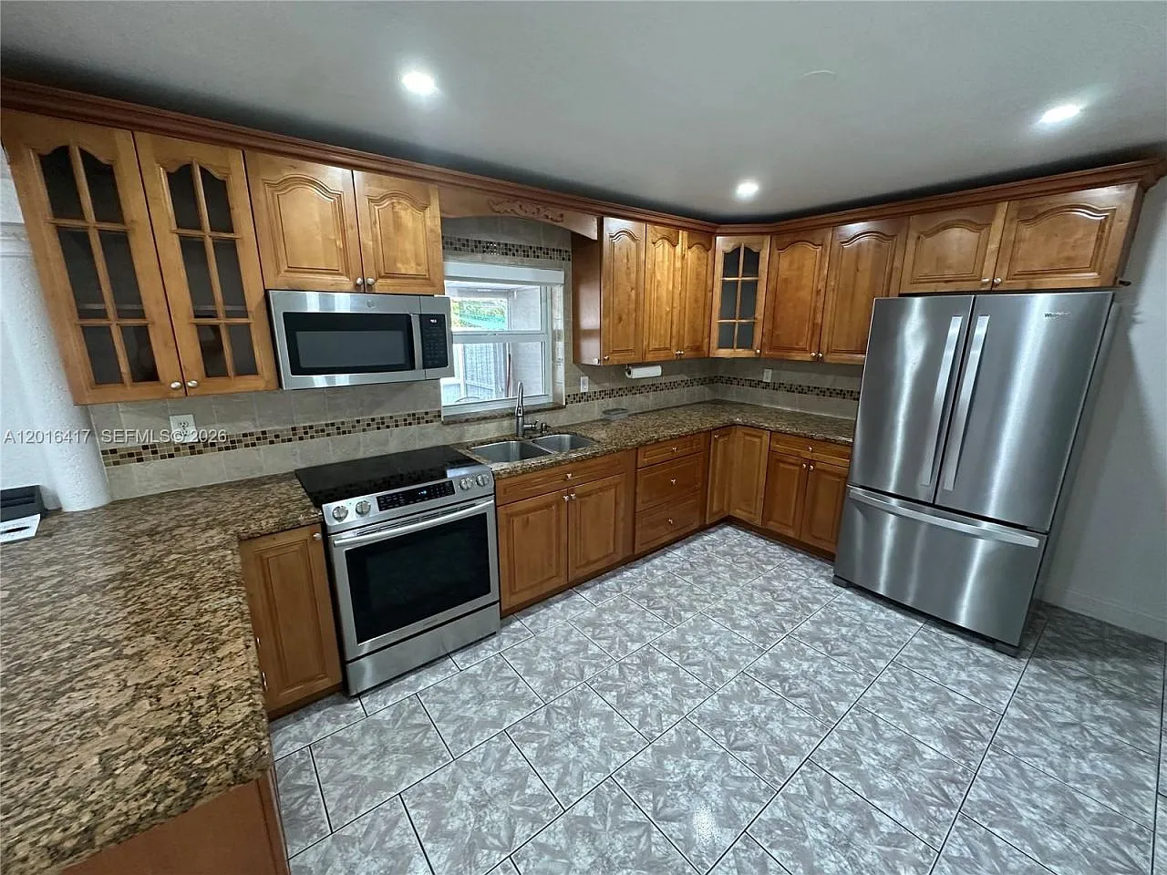 3 bed, 2.0 bath, 1560 sqft, $3,500 — Photo 3