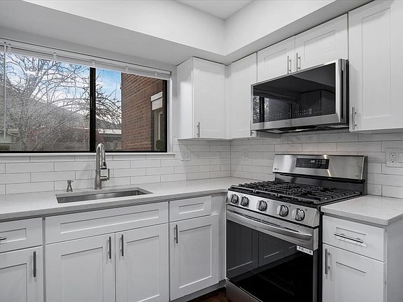 3rd image of 76 Rosewood Dr