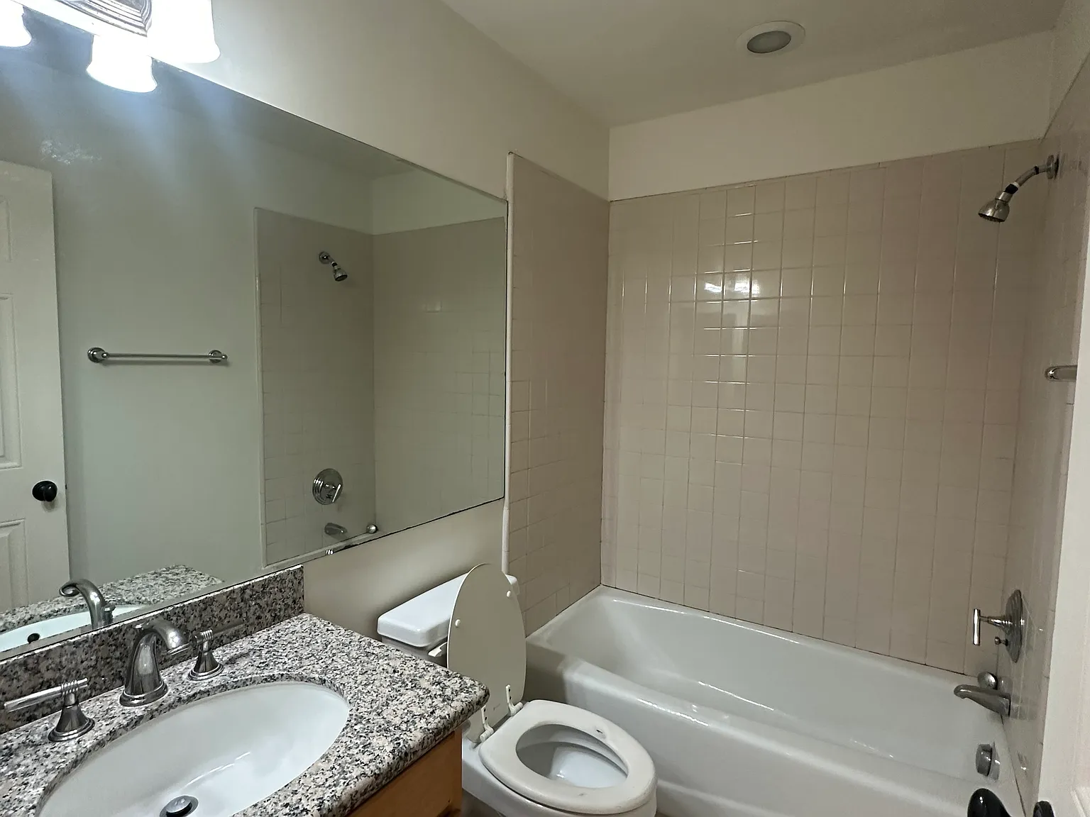 3 bed, 2.5 bath, 1240 sqft, $2,990 — Photo 1
