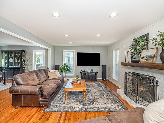 5th image of 2571 Concordgreen Dr