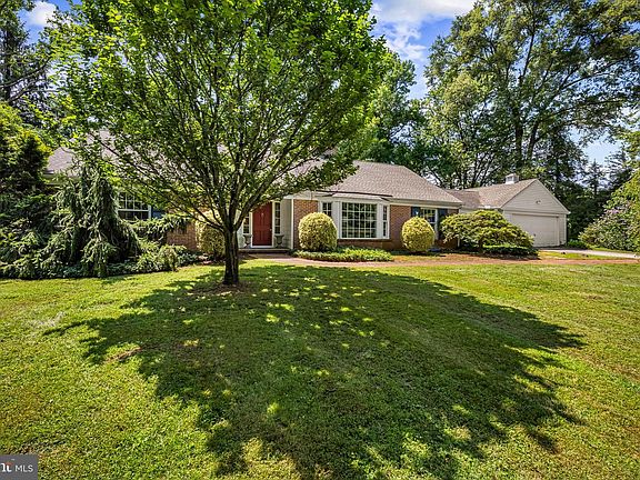 2nd image of 727 Old Belfast Rd