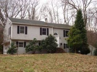 39 Mellicks Wood Rd, Phillipsburg, NJ 08865