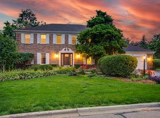 106 Surrey Ln, Lake Forest, IL 60045