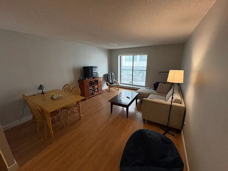 212 Colborne St — Photo 22