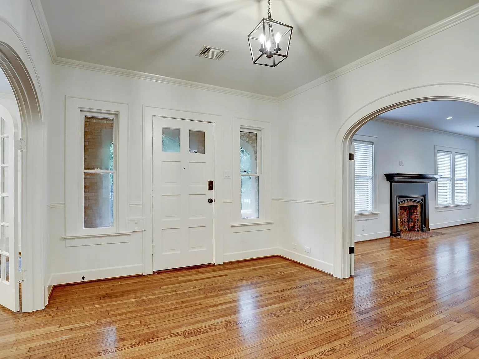3 bed, 2.0 bath, 2617 sqft, $5,000 — Photo 4