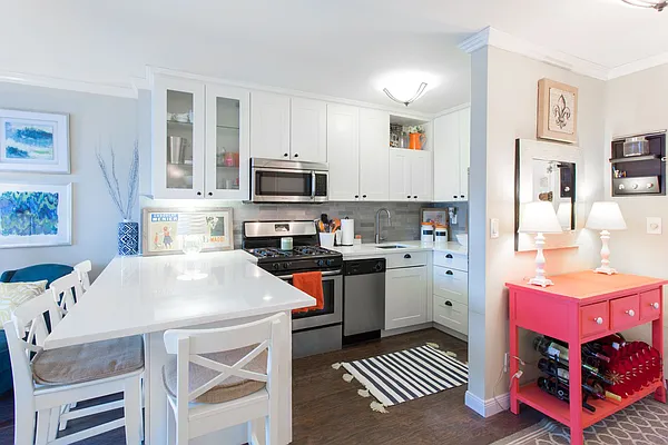 Sold by Realty Collective | media 4