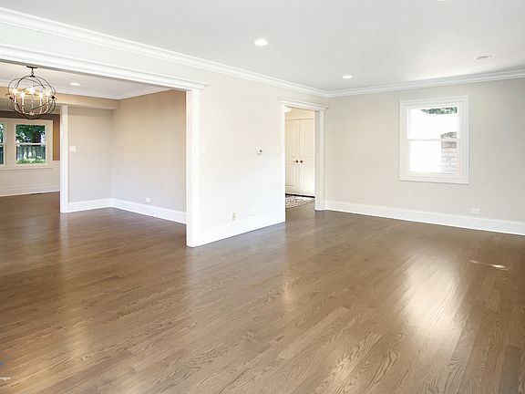 5th image of 831 Twisted Oak Ln