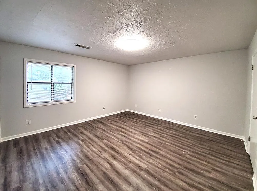 3 bed, 1290 sqft, $2,100 — Photo 4
