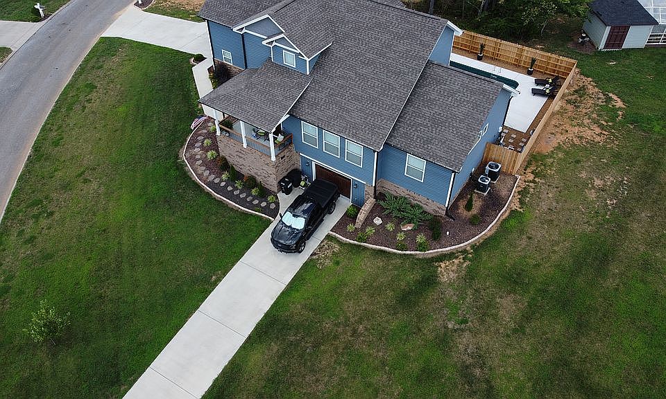 1st image of 360 Banberry Dr SW