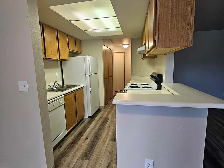 The Lexington Apartments — Photo 24