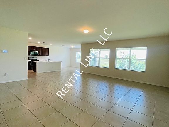 3rd image of 1813 NE 7th Pl