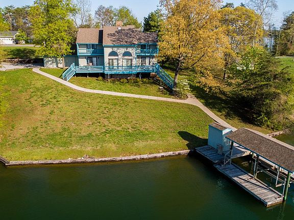 3rd image of 110 Island Ln