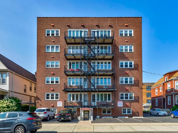 70 W 32nd St APT 3B, Bayonne, NJ 07002
