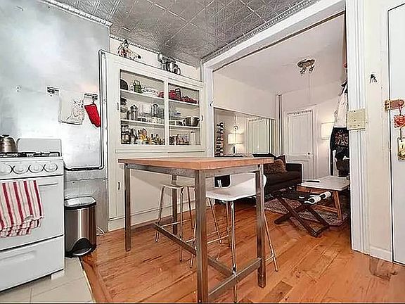 4th image of 180 Prince St APT 15
