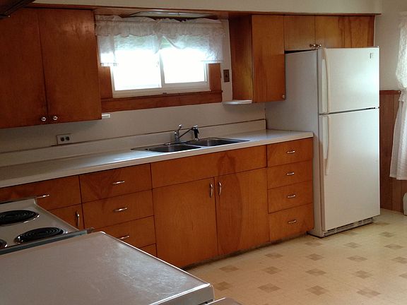 large eat in kitchen
