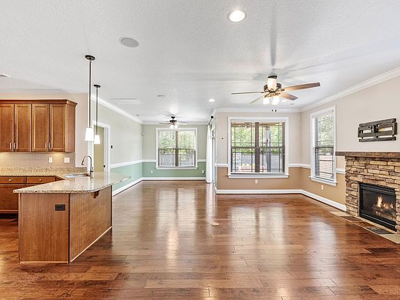 4th image of 205 Ashler Dr